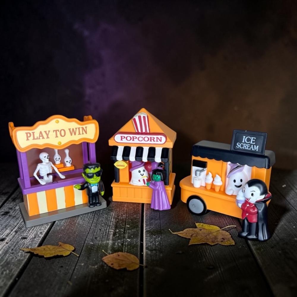 Halloween Carnival Spooky Town Playset Popcorn Ice Scream Game Booth Figures 3pc